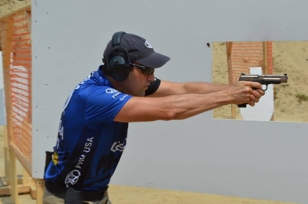 Dave Sevigny at USPSA Area 7 with FNS-9 Longslide