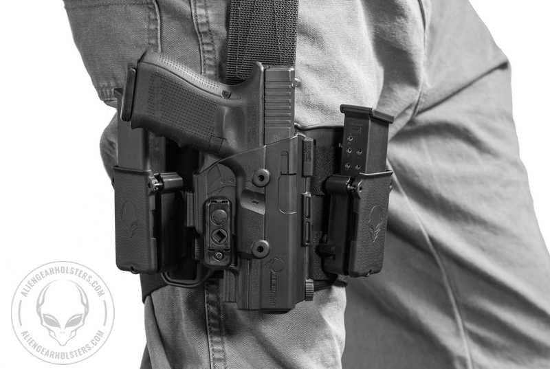 Alien Gear Drop Leg Holsters - Thigh with SS and 2 Mags